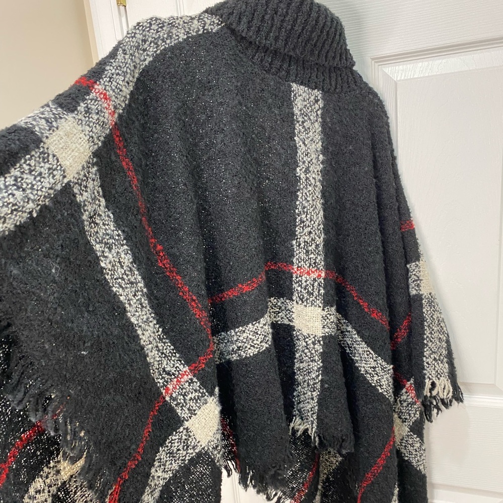 Black turtleneck cape sweater - Picture 6 of 8